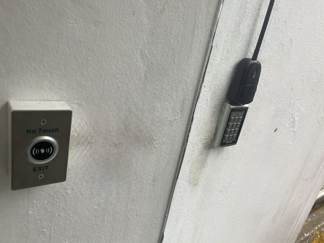 Instalación real de control de acceso